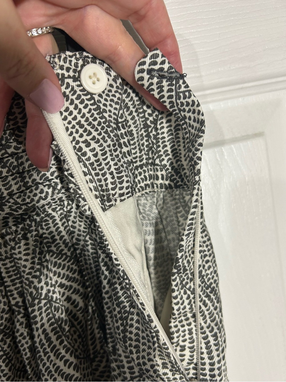 Anthropologie Wide Leg Printed Palazzo Pants Black Cream Size 4P - Picture 10 of 16